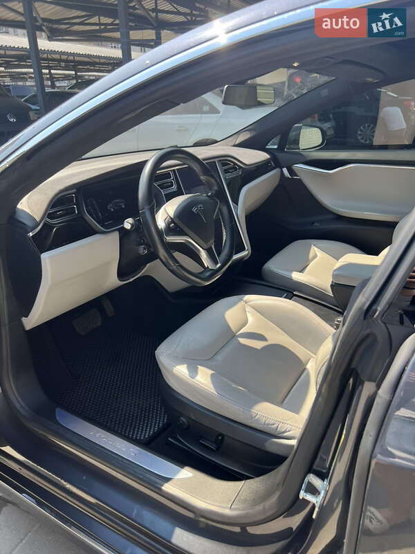 Лифтбек Tesla Model S 2016 в Житомире