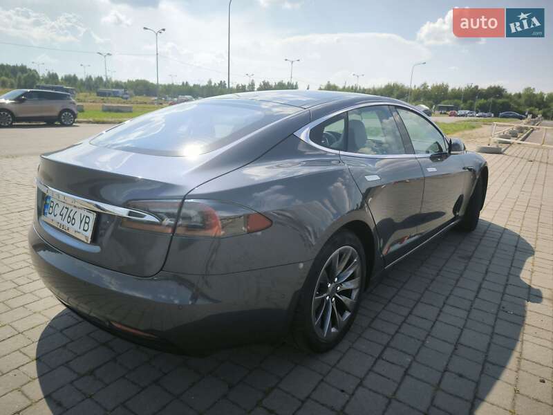 Ліфтбек Tesla Model S 2017 в Львові