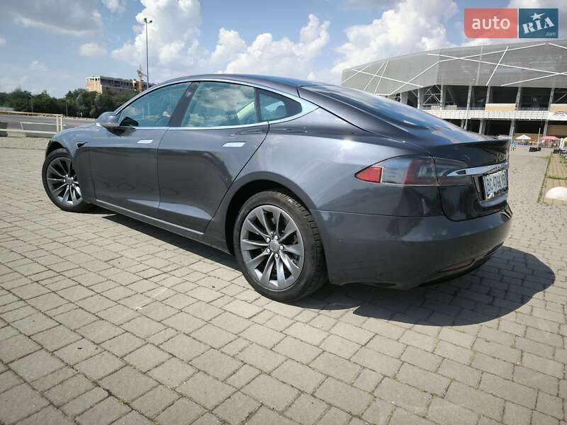 Ліфтбек Tesla Model S 2017 в Львові