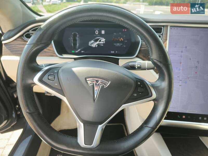 Ліфтбек Tesla Model S 2017 в Львові