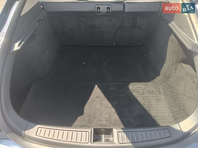 Ліфтбек Tesla Model S 2017 в Львові