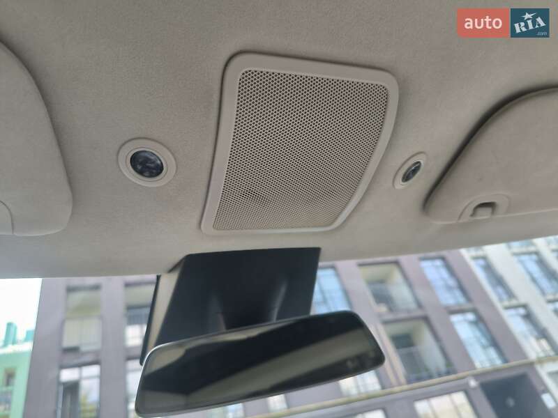 Ліфтбек Tesla Model S 2017 в Львові