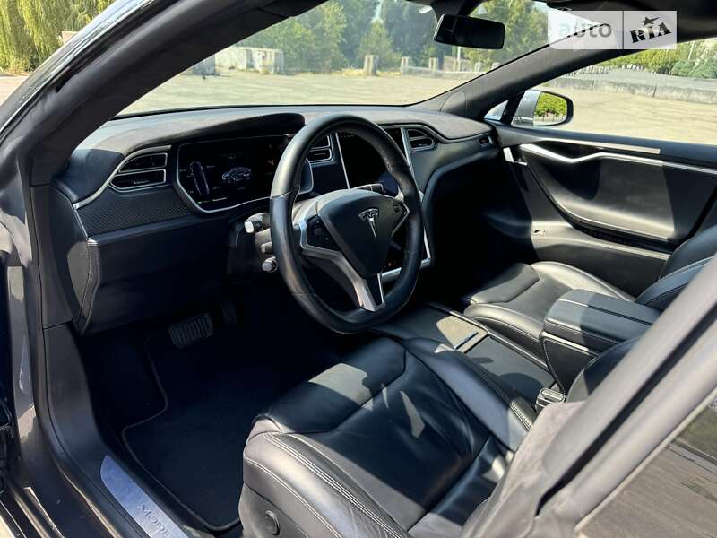 Ліфтбек Tesla Model S 2017 в Дніпрі фото 11 Ліфтбек Tesla Model S 2017 в Дніпрі