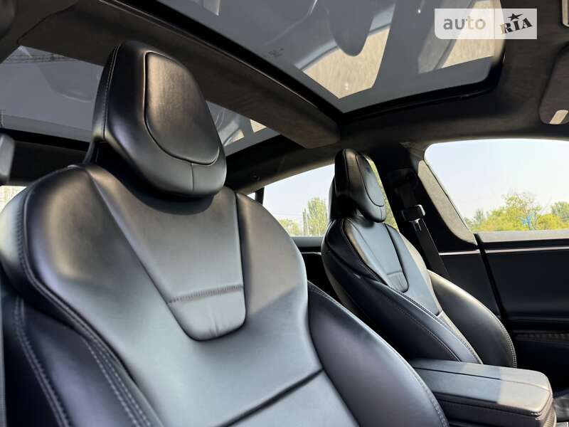 Ліфтбек Tesla Model S 2017 в Дніпрі фото 22 Ліфтбек Tesla Model S 2017 в Дніпрі