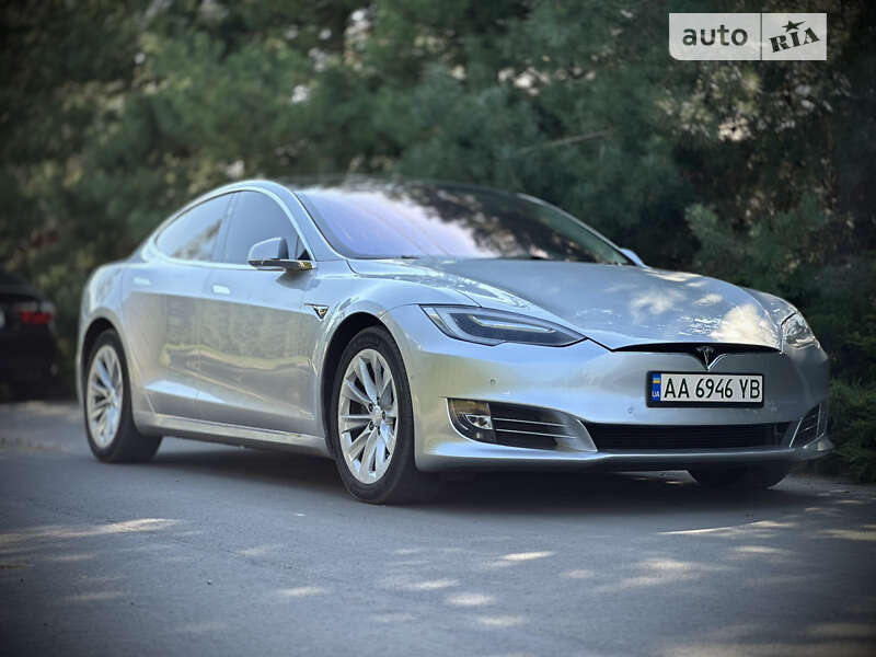 Лифтбек Tesla Model S 2017 в Киеве фото Лифтбек Tesla Model S 2017 в Киеве