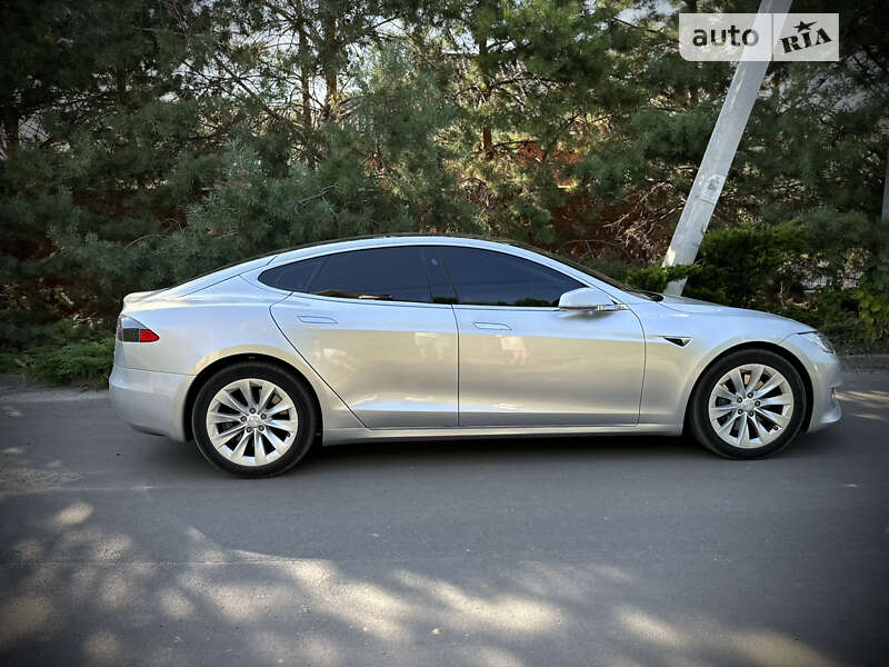 Лифтбек Tesla Model S 2017 в Киеве фото 19 Лифтбек Tesla Model S 2017 в Киеве