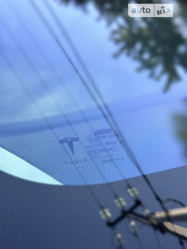 Лифтбек Tesla Model S 2017 в Киеве фото 31 Лифтбек Tesla Model S 2017 в Киеве