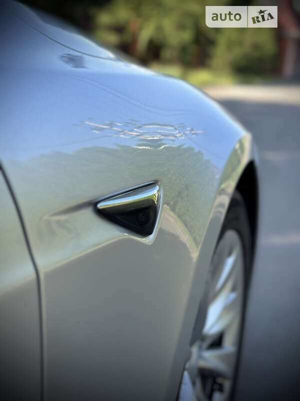 Лифтбек Tesla Model S 2017 в Киеве фото 34 Лифтбек Tesla Model S 2017 в Киеве