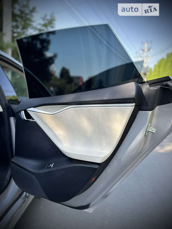 Лифтбек Tesla Model S 2017 в Киеве фото 41 Лифтбек Tesla Model S 2017 в Киеве