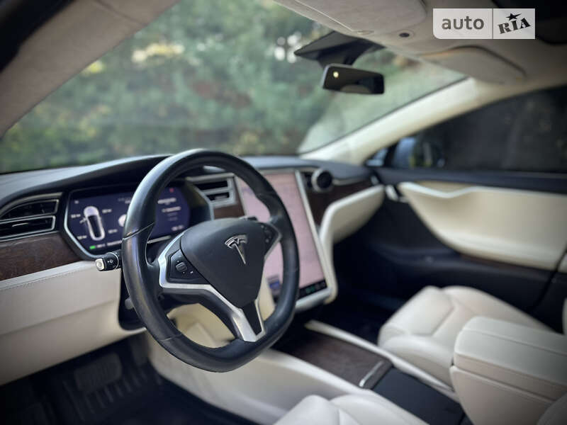 Лифтбек Tesla Model S 2017 в Киеве фото 46 Лифтбек Tesla Model S 2017 в Киеве