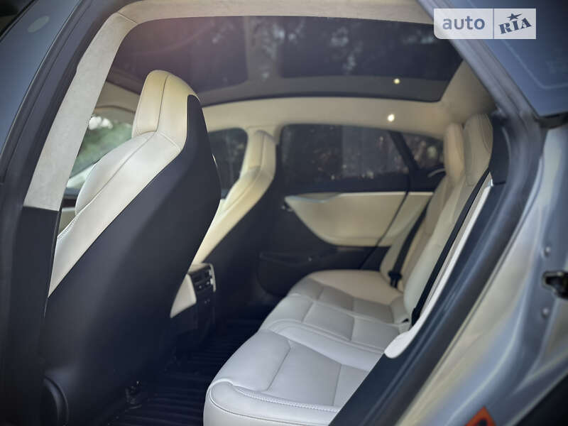 Лифтбек Tesla Model S 2017 в Киеве фото 51 Лифтбек Tesla Model S 2017 в Киеве