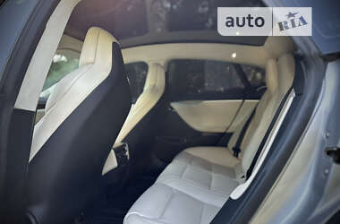 Ліфтбек Tesla Model S 2017 в 