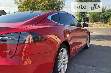 Лифтбек Tesla Model S 2013 в 
