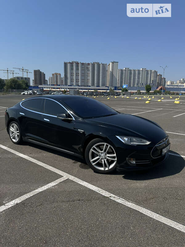 Ліфтбек Tesla Model S 2014 в Києві