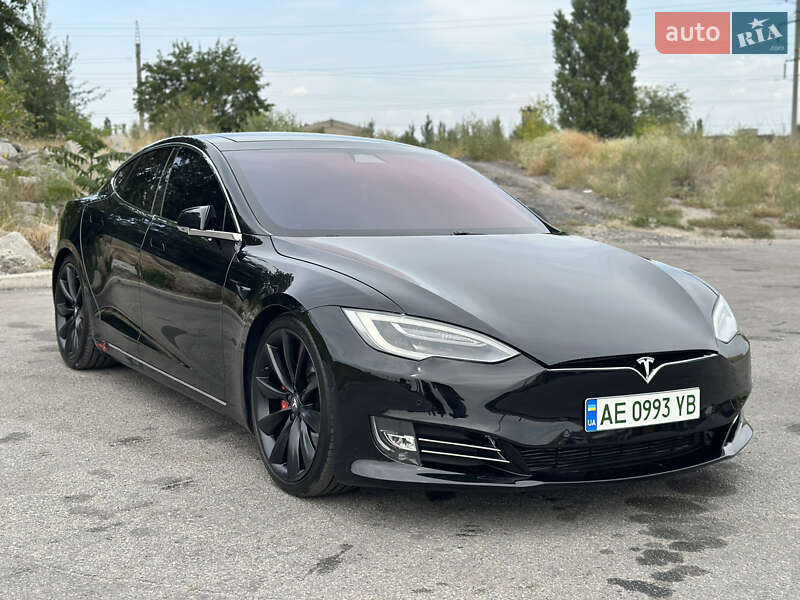 Лифтбек Tesla Model S 2017 в Днепре