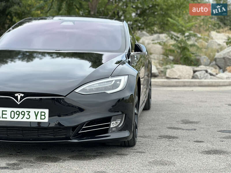 Лифтбек Tesla Model S 2017 в Днепре
