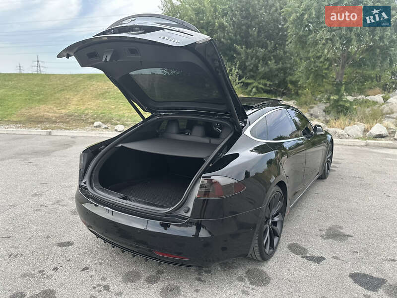 Лифтбек Tesla Model S 2017 в Днепре