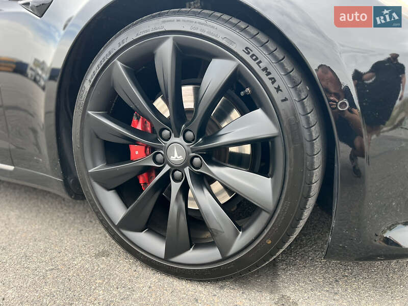 Лифтбек Tesla Model S 2017 в Днепре