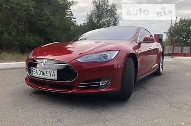 Лифтбек Tesla Model S 2016 в Киеве