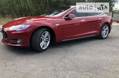 Лифтбек Tesla Model S 2016 в Киеве