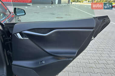 Ліфтбек Tesla Model S 2020 в 