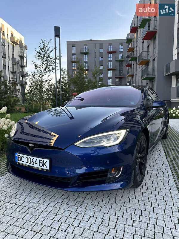 Лифтбек Tesla Model S 2018 в Львове
