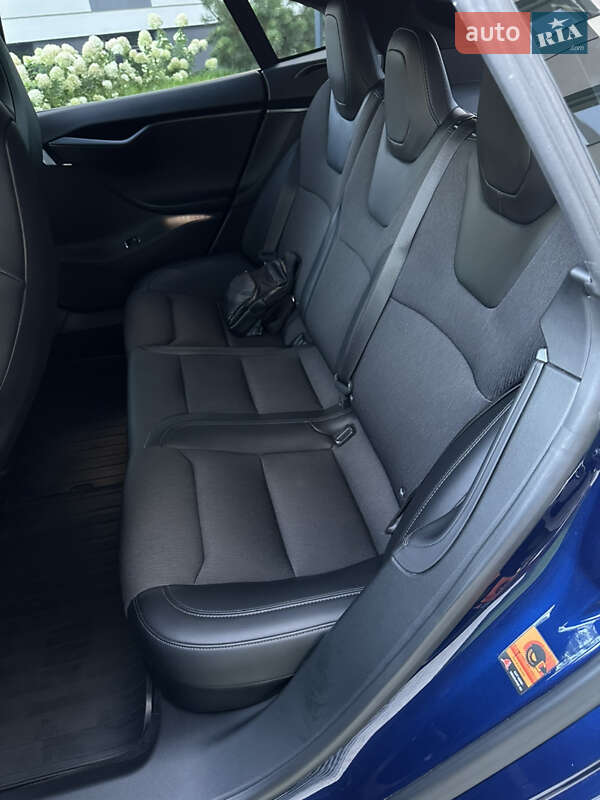 Лифтбек Tesla Model S 2018 в Львове