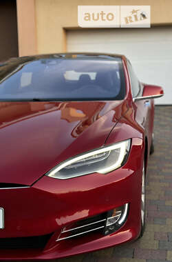 Лифтбек Tesla Model S 2016 в Ровно