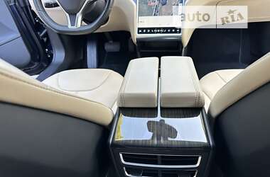 Ліфтбек Tesla Model S 2014 в 