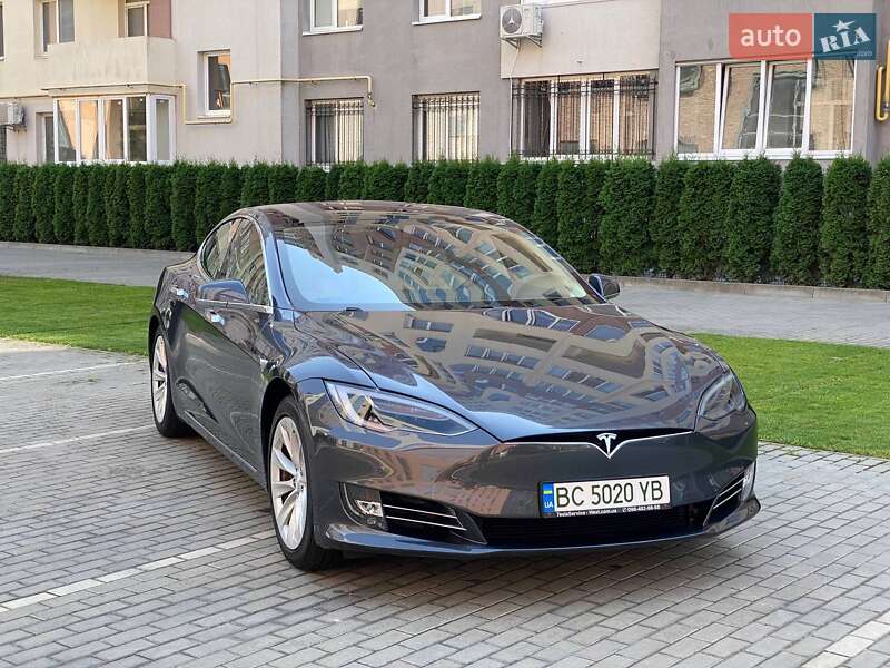 Лифтбек Tesla Model S 2018 в Львове