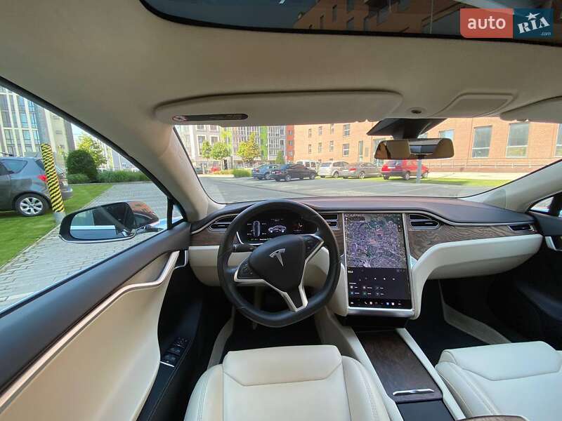 Лифтбек Tesla Model S 2018 в Львове