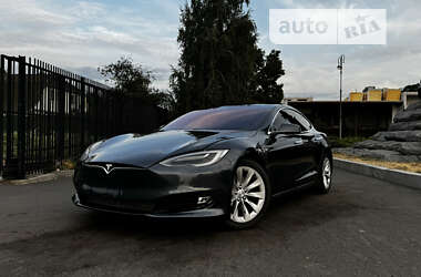 Лифтбек Tesla Model S 2017 в Черкассах