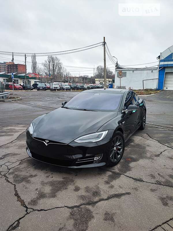Tesla Model S 2018