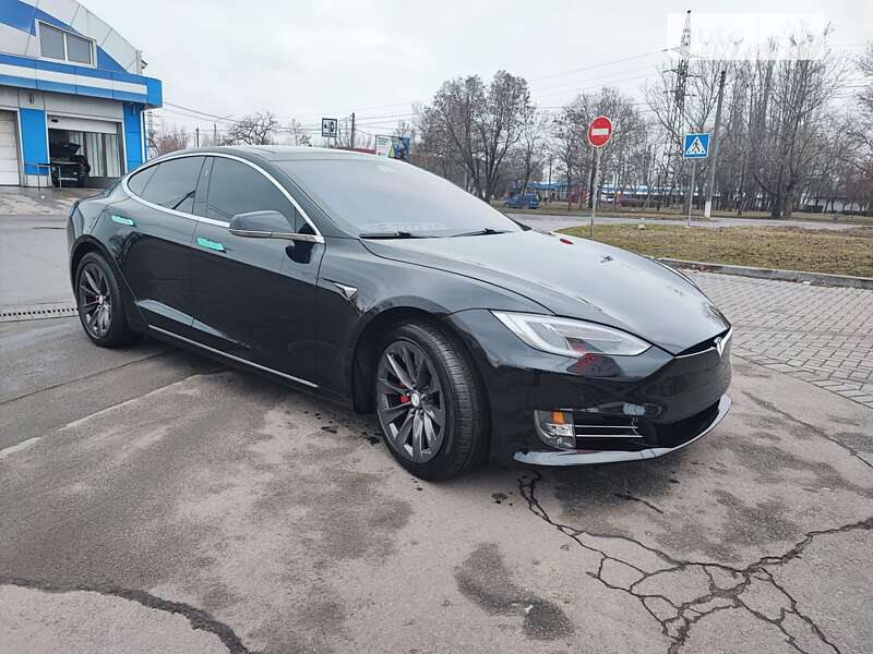 Лифтбек Tesla Model S 2018 в Николаеве