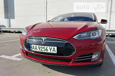 Ліфтбек Tesla Model S 2014 в Києві