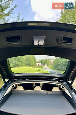 Лифтбек Tesla Model S 2013 в 