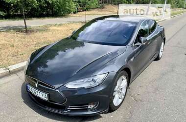 Лифтбек Tesla Model S 2016 в Киеве