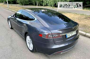 Ліфтбек Tesla Model S 2016 в Києві