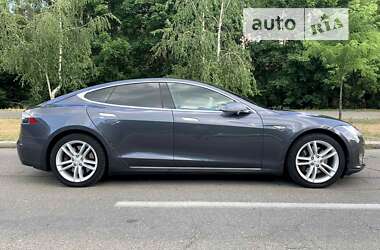 Ліфтбек Tesla Model S 2016 в Києві