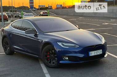 Лифтбек Tesla Model S 2015 в Полтаве