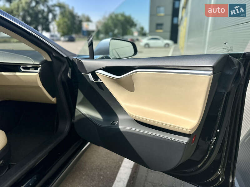 Лифтбек Tesla Model S 2014 в Киеве
