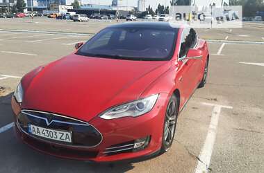 Ліфтбек Tesla Model S 2015 в Києві