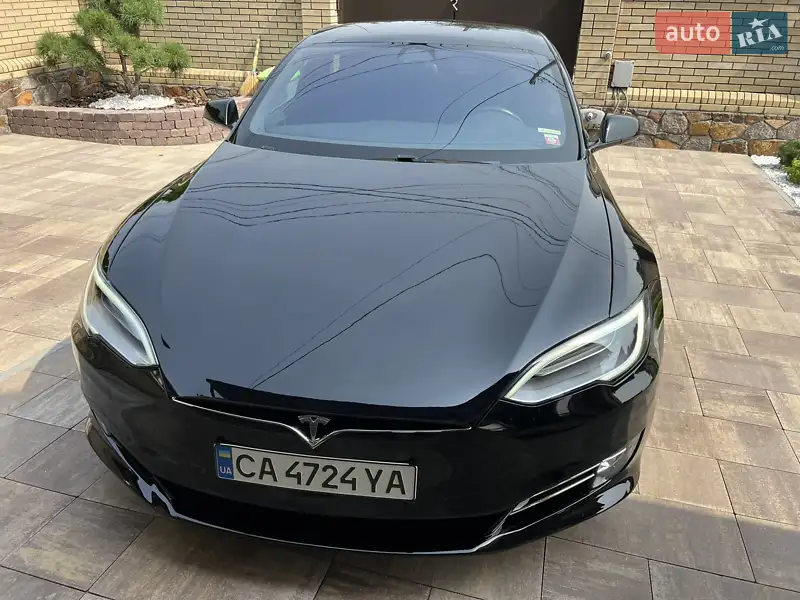 Лифтбек Tesla Model S 2019 в 