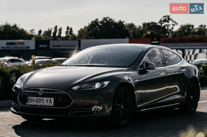 Лифтбек Tesla Model S 2015 в Одессе