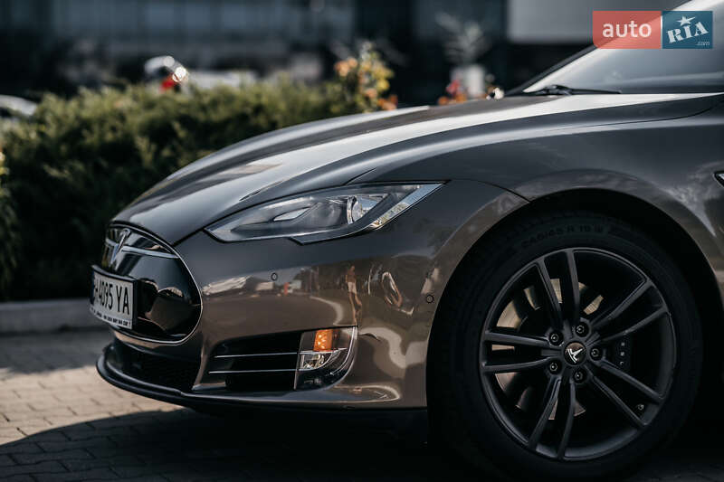Лифтбек Tesla Model S 2015 в Одессе