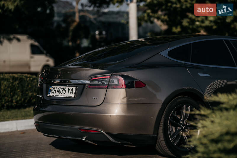 Лифтбек Tesla Model S 2015 в Одессе