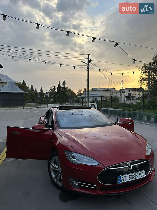 Ліфтбек Tesla Model S 2013 в Тлумачі