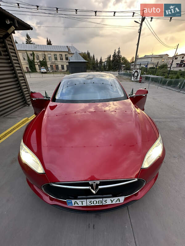 Ліфтбек Tesla Model S 2013 в Тлумачі