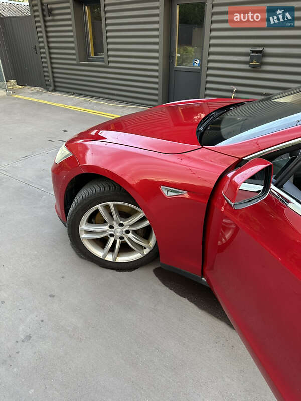 Ліфтбек Tesla Model S 2013 в Тлумачі