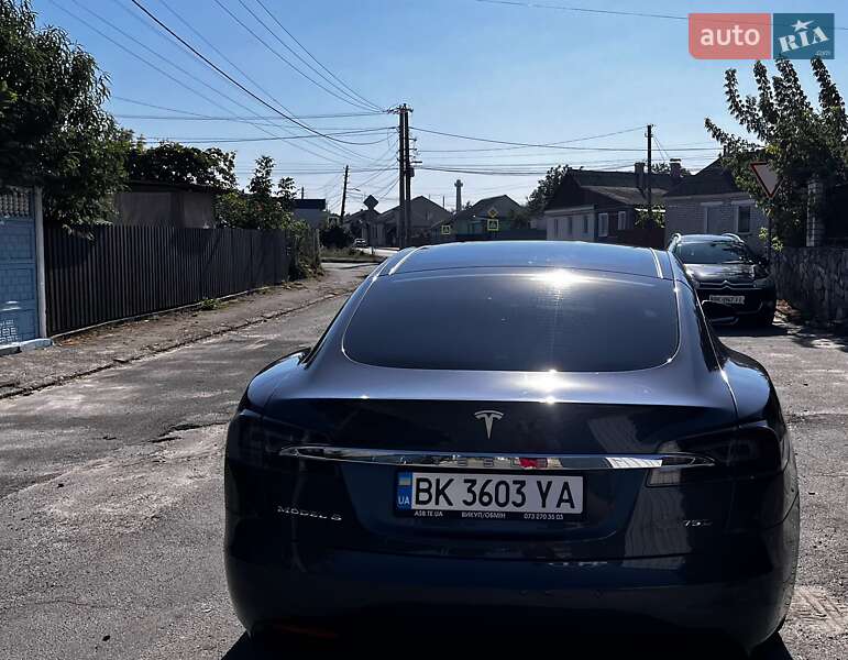 Лифтбек Tesla Model S 2017 в Костополе